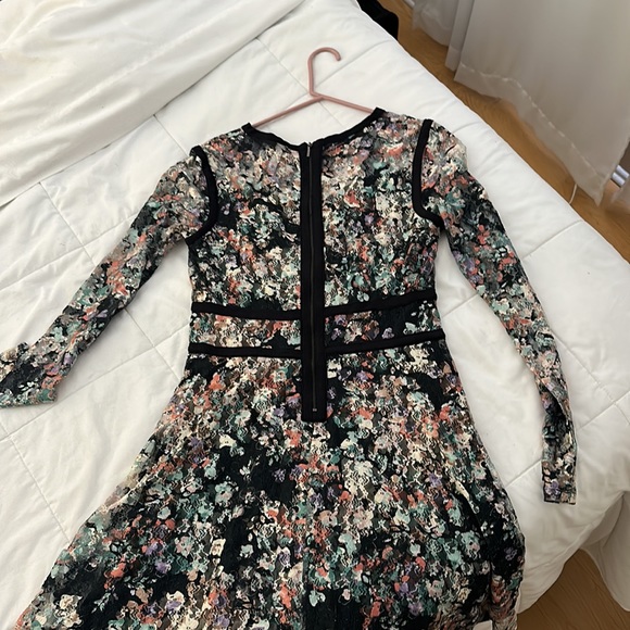 Beautiful lace floral dress. - Picture 2 of 2